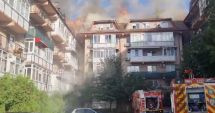 Stire din Eveniment : UPDATE. Incendiu puternic la mansarda unui bloc! Focul s-a extins şi la blocurile vecine!