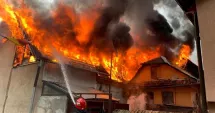Stire din Eveniment : Dezastru în prag de Crăciun. O femeie a murit, după ce a adormit cu ţigara aprinsă
