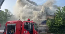 Stire din Eveniment : Incendiu violent în Costinești! O pensiune a fost cuprinsă de flăcări