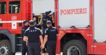 Stire din Eveniment : Flăcări puternice la Satu Nou. Au luat foc mai mulți baloți de paie