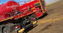 Stire din Eveniment : Incendiu puternic la două adăposturi de animale. Mai multe autospeciale au intervenit de urgență
