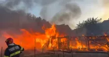 Stire din Eveniment : Incendiu devastator în zori. Zeci de animale au pierit în flăcări