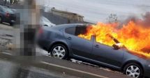 Stire din Eveniment : O maşină a fost cuprinsă de flăcări în mers. Şoferul a ajuns la spital în stare gravă