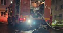 Stire din Eveniment : Incendiu devastator la un apartament din Mangalia. Două persoane au ajuns la spital