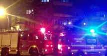 Stire din Eveniment : Incendiu la un autoturism din parcarea Tomis Mall: compartimentul motor, cuprins de flăcări
