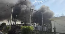 Stire din Eveniment : Incendiu la un transformator electric. Pompierii au rămas peste noapte la locul intervenției