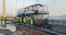 Stire din Eveniment : Un autocar a ars în totalitate pe podul de la Brăila