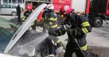 Stire din Eveniment : Incendiu în parcarea Metro din Constanța. Un autoturism a luat foc