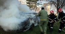Stire din Eveniment : Pericol de explozie, la o benzinărie din Constanța. Trei mașini au ars, pompierii și polițiștii se contrazic în declarații