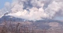 Stire din Eveniment : Nivel maxim de alertă la ISU Buzău: Incendiul s-a extins extrem de mult. "Seamănă cu Grecia, tot ce vezi în jur e ars!"
