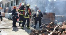 Stire din Eveniment : Incendiu violent într-o hală cu materiale de construcție. Cum au fost avertizați constănțenii
