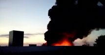 Stire din Eveniment : Incendiu puternic la o fabrică de mase plastice
