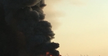 Incendiul de la Balotești nu a fost stins nici după 12 ore