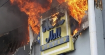 Stire din Actualitate : INCENDIU DEVASTATOR ÎN MALL! Circa 36 de persoane au fost găsite printre resturile arse