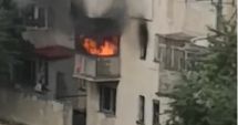 Stire din Eveniment : Incendiu violent la Năvodari! Două persoane intoxicate cu fum și o garsonieră distrusă