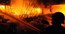 Stire din Actualitate : Hotel mistuit de foc.  11 persoane au murit și 70 au fost rănite