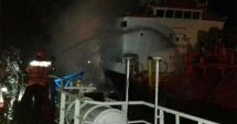 Stire din Economie : Incendiu pe un tanc LPG, în Indonezia
