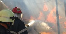 Stire din Eveniment : Trei copii și trei adulți, de urgență la spital, după ce casa le-a fost mistuită de foc