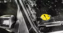 Stire din Eveniment : Accident în lanț în timpul unei intervenții: o șoferiță de 18 ani a intrat într-o mașină de poliție