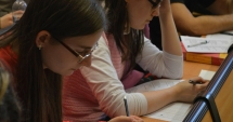 Stire din Cultură-Educație : Începe admiterea  la facultate. Patru candidați pe loc,  la Medicină
