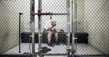 Stire din Actualitate : "CIA a plătit României milioane de dolari pentru a găzdui centre de detenție secrete"