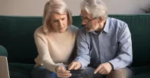 Stire din Social : Patru din zece români au bani puși deoparte, dar economisesc mai ales de frica zilei de mâine