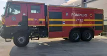 Stire din Eveniment : O locuință a ars ca o torță în doar câteva minute. Focul s-a extins și la imobilul învecinat