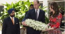 Stire din Actualitate : Ducele și ducesa de Cambridge, William și Kate, s-au jucat cu copiii străzii în India