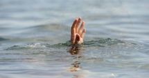Stire din Eveniment : Doi fraţi de 17 şi 18 ani, în pericol de înec! Fata a fost scoasă şi resuscitată, băiatul, căutat