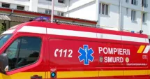 Stire din Eveniment : Ambulanță înghițită de pavaj în timpul unei intervenții. Scene incredibile într-o zonă pietonală