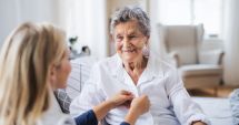 Stire din Social : Îngrijire la domiciliu pentru vârstnicii constănţeni. Cine poate beneficia