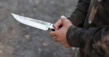 Stire din Eveniment : Scandal încheiat tragic. Un bărbat și-a înjunghiat vecinul cu un cuţit de bucătărie