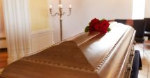 Stire din Actualitate : De necrezut! Un tânăr declarat mort a venit la propria înmormântare: „Nu eu sunt cel din sicriu”