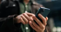 Stire din Social : Metoda „telefonul stricat”. Cum ajung escrocii să îți fure datele în câteva secunde