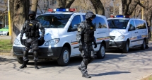Stire din Eveniment : Comisarul de la Operațiuni Speciale, acuzat  că dădea informații interlopilor, lucrează  în continuare în Poliție