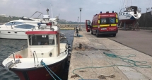 Stire din Eveniment : O tânără a căzut în mare de pe pasarela din Mamaia. Pompierii au scos-o din apă după 20 de minute