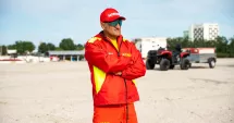Stire din Interviu : Viața între valuri. Povestea salvamarului care și-a dedicat existența mării