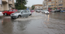 Stire din Social : Constanța se pregătește de POTOP! Diguri gonflabile, montate pe străzi