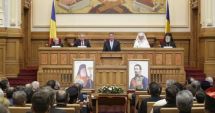 Stire din Social : Bat clopotele în biserici. Slujbe dedicate Unirii la Patriarhie