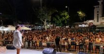Stire din Cultură-Educație : Centrul distracţiei s-a mutat în Mamaia. Ionela Guzic și Connect-R au făcut senzație pe scena de la Cazino