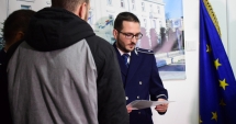 Stire din Eveniment : Lecție de civism. Doi tineri care au prins un tâlhar, premiați de polițiștii din Constanța