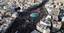 Stire din Eveniment : Orientul Mijlociu, butoi cu pulbere! O mare de oameni în doliu, la Teheran. "Moarte Americii!" / GALERIE FOTO