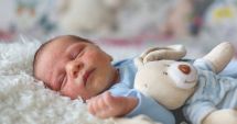 Stire din Sănătate : Nu exagerați cu hainele! Erupțiile bebelușilor de pe față pot fi prevenite