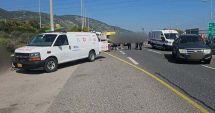 Stire din Actualitate : Un mort şi cel puţin un rănit, după ce un bărbat a intrat cu maşina într-o stație de autobuz