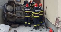 Stire din Eveniment : Un bărbat a murit după ce s-a răsturnat cu maşina în curtea unei case