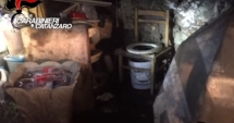 Stire din Eveniment : CAZ ȘOCANT! Româncă ținută captivă într-o piviniță și abuzată sexual timp de 10 ani în Italia. Femeia a născut și doi copii - VIDEO ȘOCANT!
