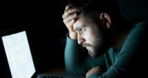 Stire din Actualitate : A pierdut zeci de mii de euro după ce a intrat într-o relaţie cu o "iubită virtuală", creată de AI
