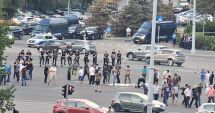Stire din Eveniment : Jandarmeriţă lovită în cap cu o talangă, la protestul ciobanilor