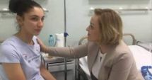 Stire din Eveniment : Jandarmerița bătută în Piața Victoriei este supravegheată în permanență de o colegă