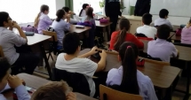 Stire din Eveniment : Jandarmii și polițiștii, discuții cu elevii despre actele de violență